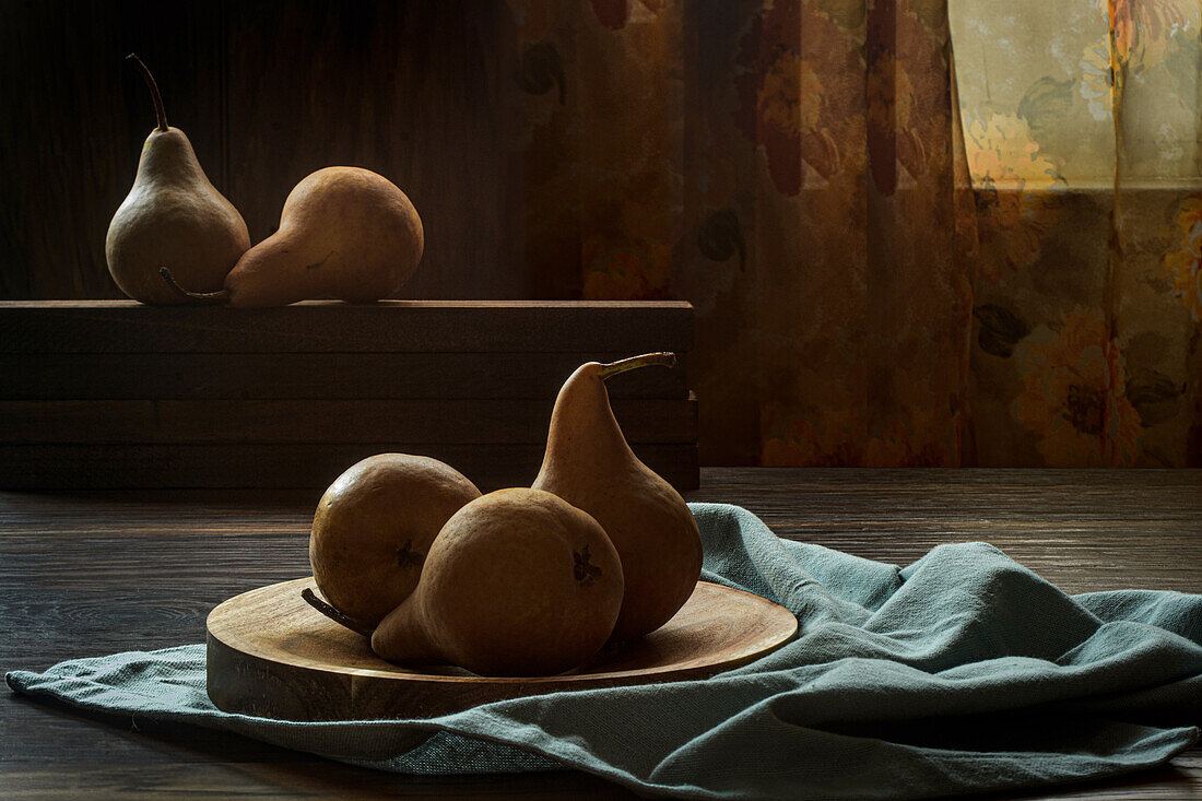 Platter of pears still life