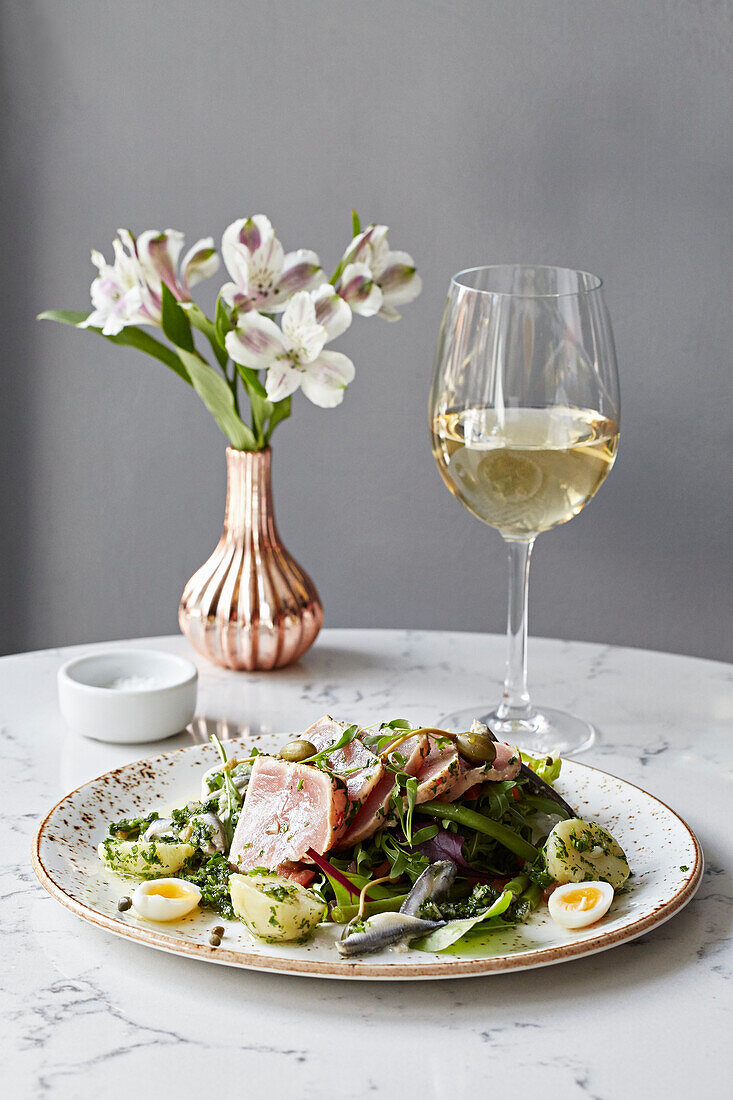 Salad with tuna steak and boiled egg