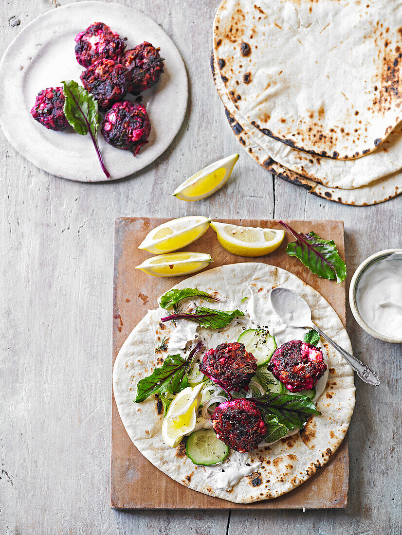 Rote-Bete-Fitters mit Feta auf Fladenbrot