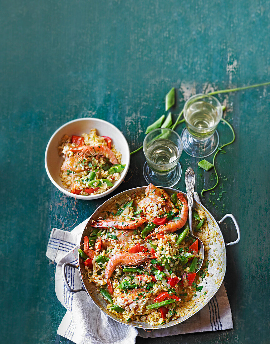 Runner bean and prawn paella