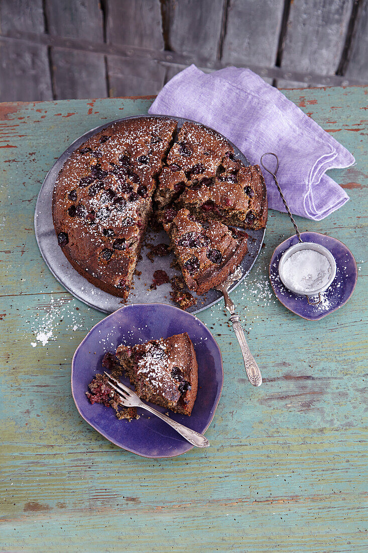 Schoko-Mohn-Kuchen mit Vogelkirschen