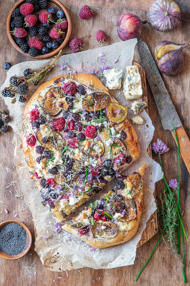 Berry blue cheese pizza