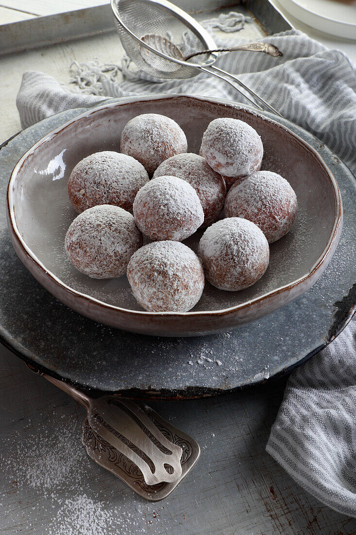 Mini Donuts mit Puderzucker