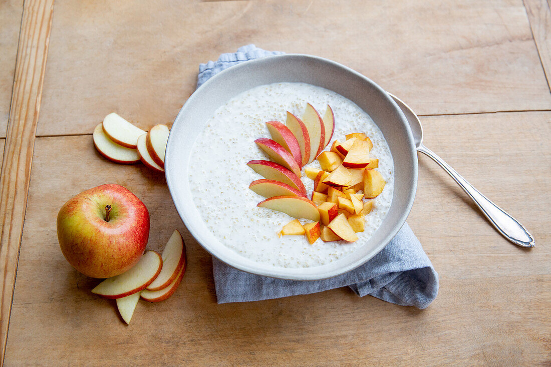 Quinoa-Joghurt mit Apfel