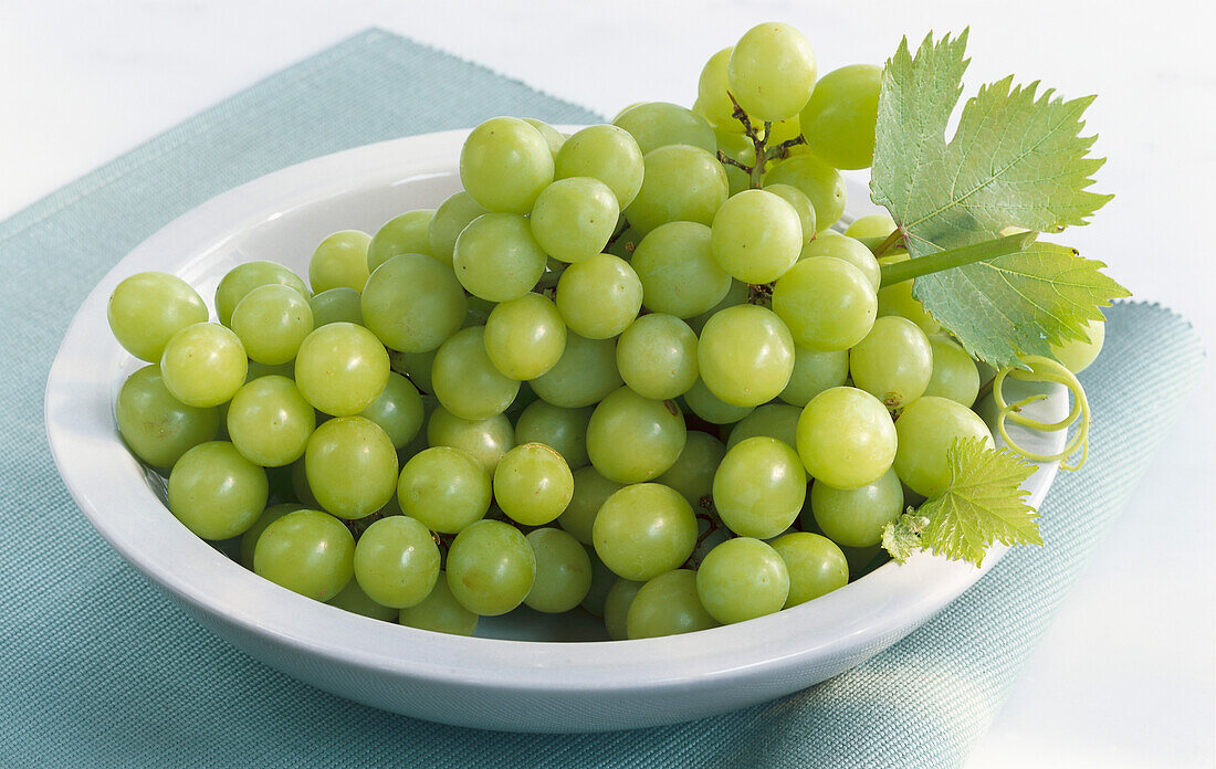 Grüne Weintrauben in einer Schale