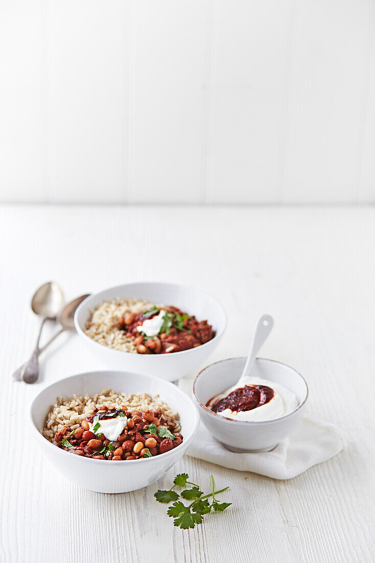 Beef and bean chilli bowl with chipotle yogurt