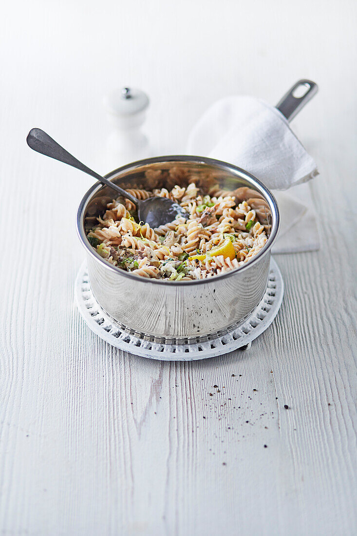 Lemon and pepper mackerel pasta