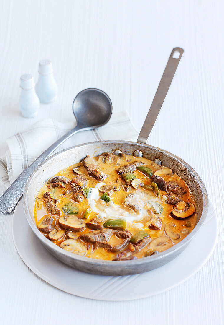 Quick steak and mushroom stroganoff