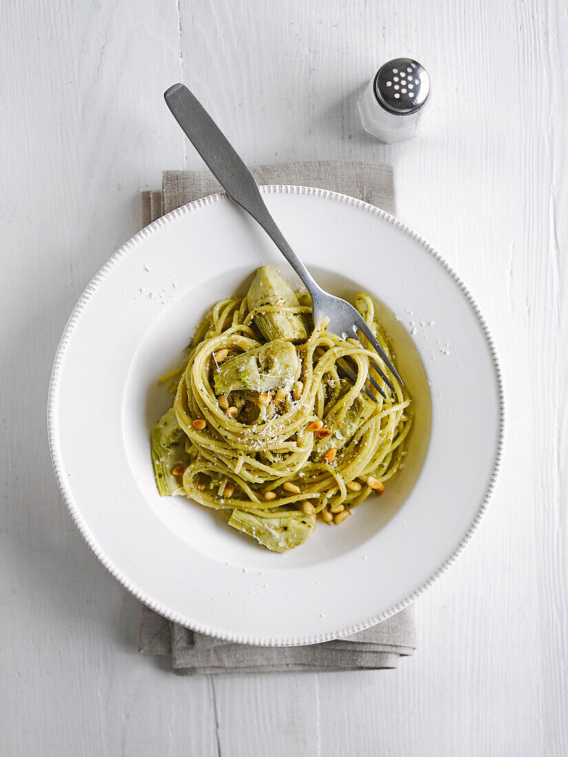 Spaghetti mit Artischocken und Pesto