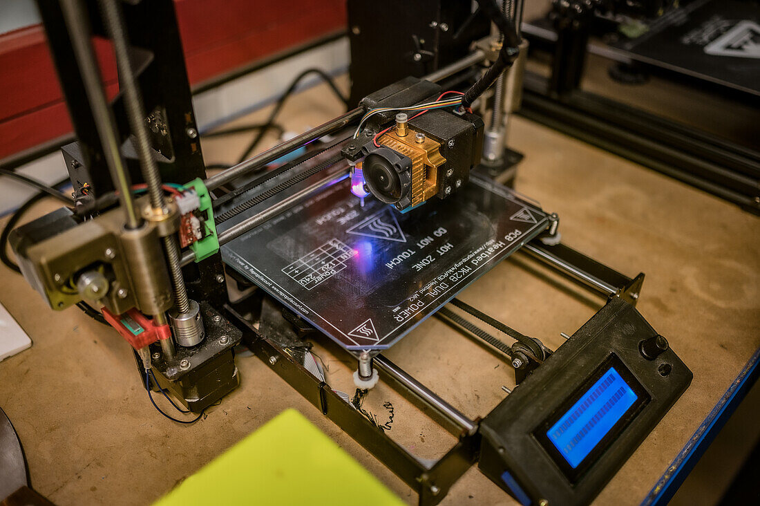 3D printer working in studio
