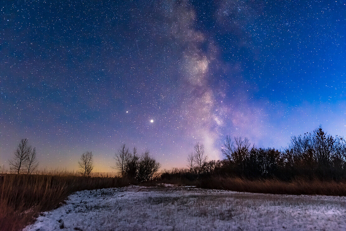 Jupiter, Saturn and the Milky Way at twilight