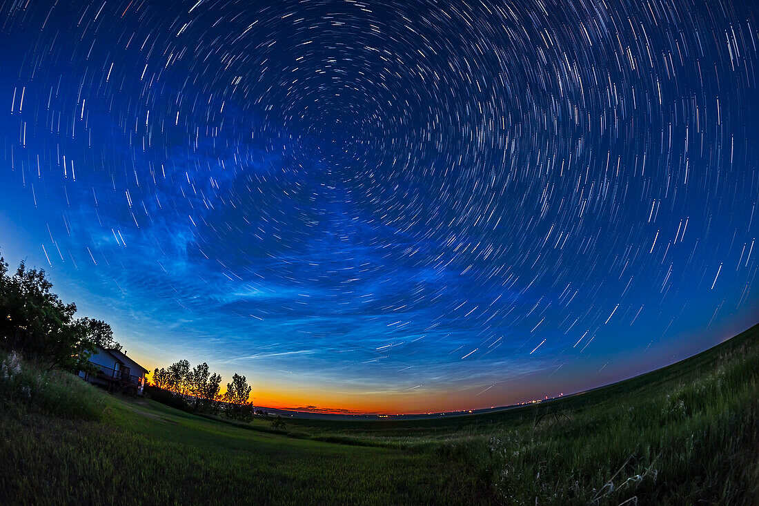 Circumpolar star trails with noctilucent clouds