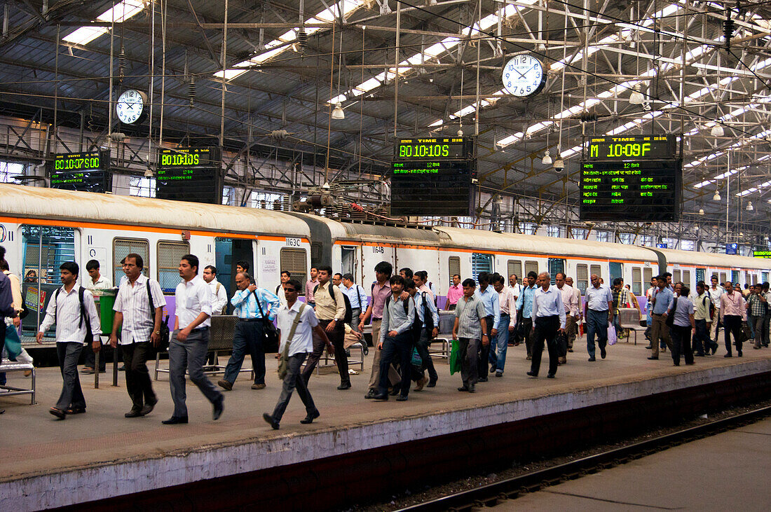 Commuters on Mumbai station platfor