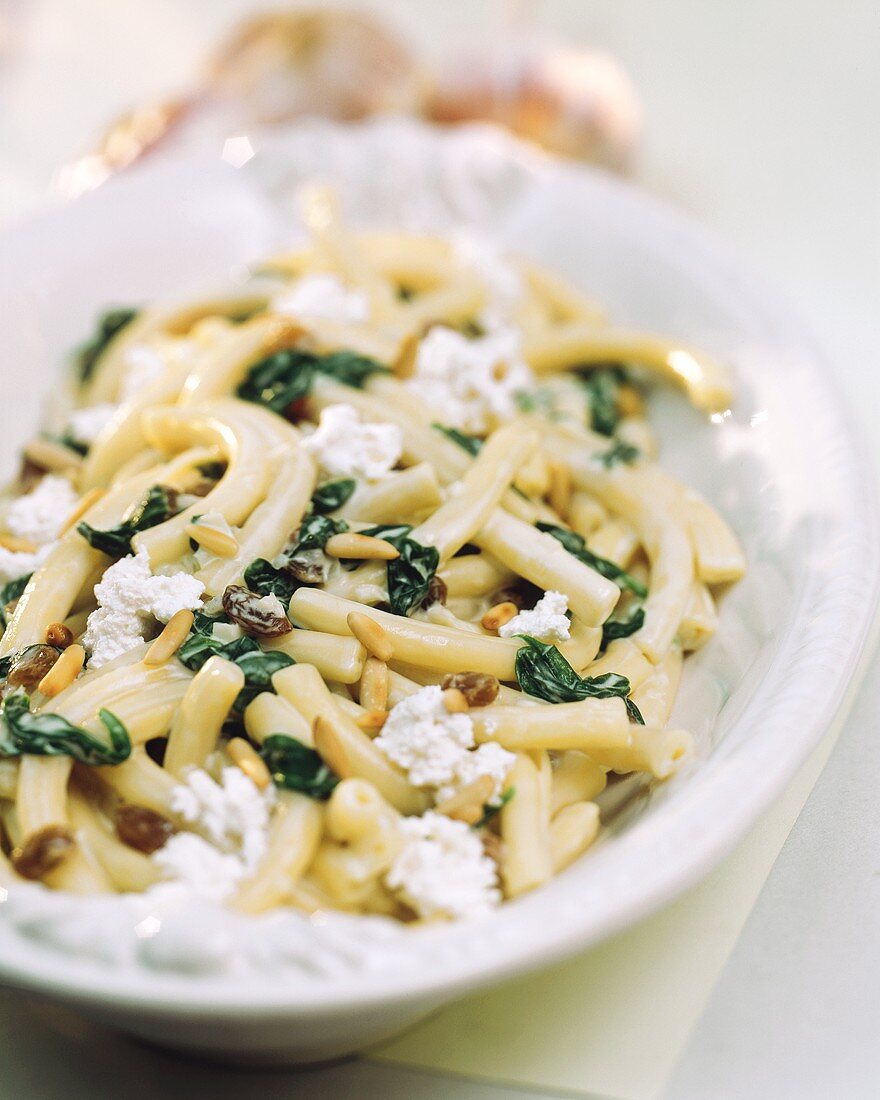 Pasta with spinach & ricotta sauce with raisins & pine nuts