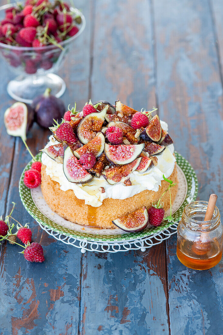 Feigenkuchen mit Himbeeren und Honig