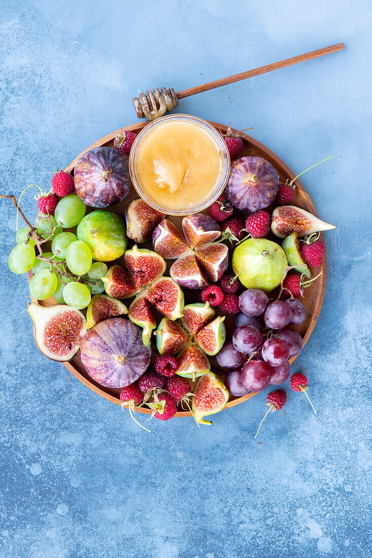 Fresh figs with honey