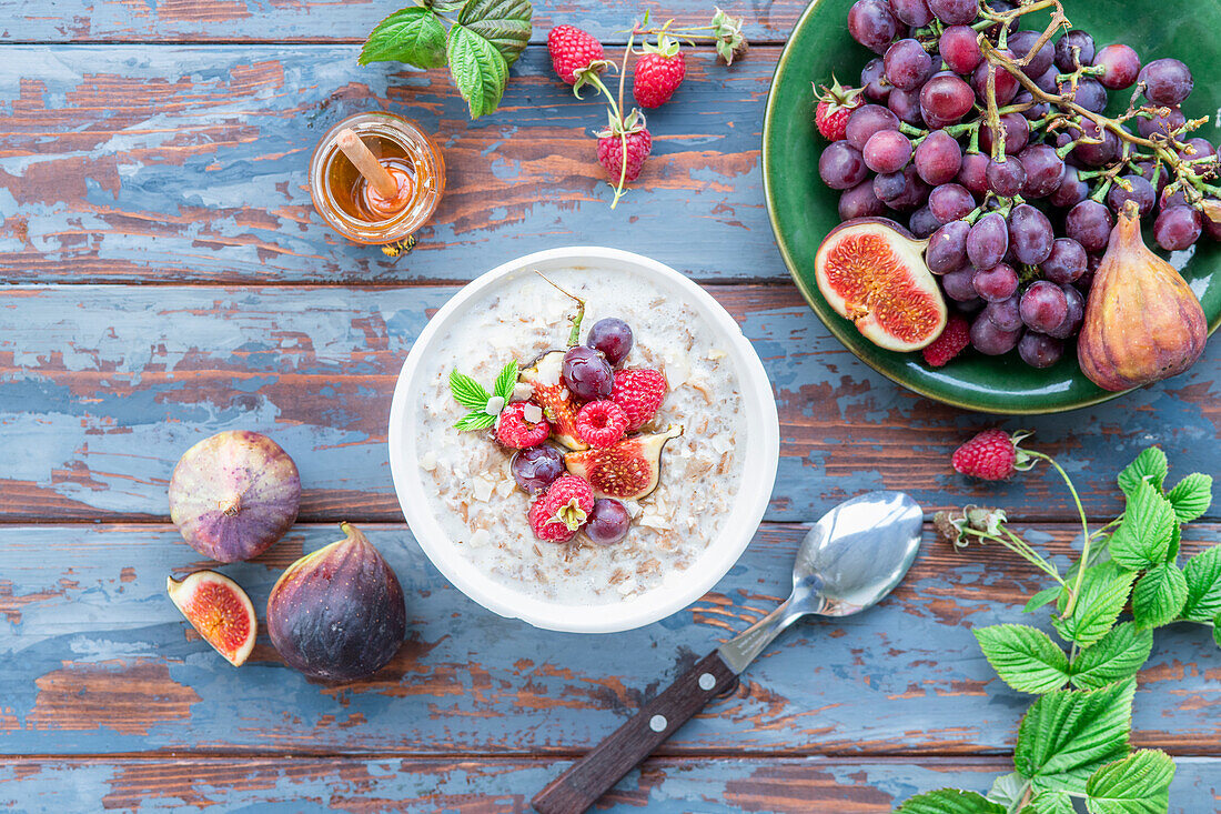 Porridge with figs