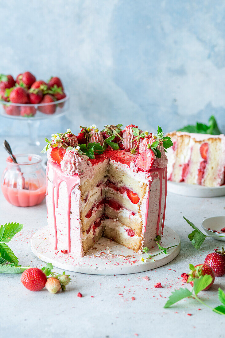 Strawberry cake with chocolate glaze