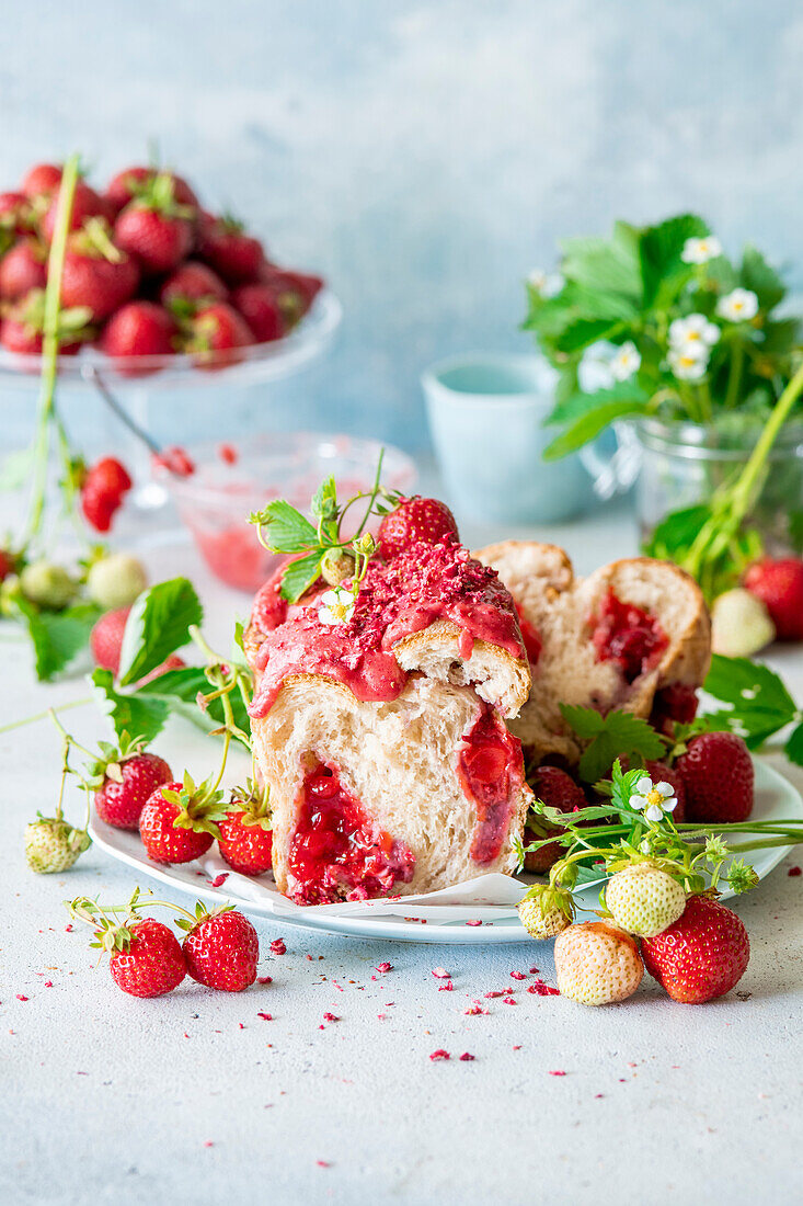 Strawberry yeast cake