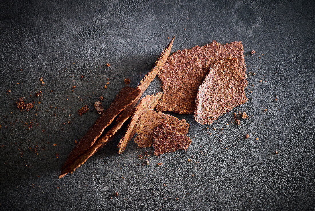 Pomace crackers with mixed seeds