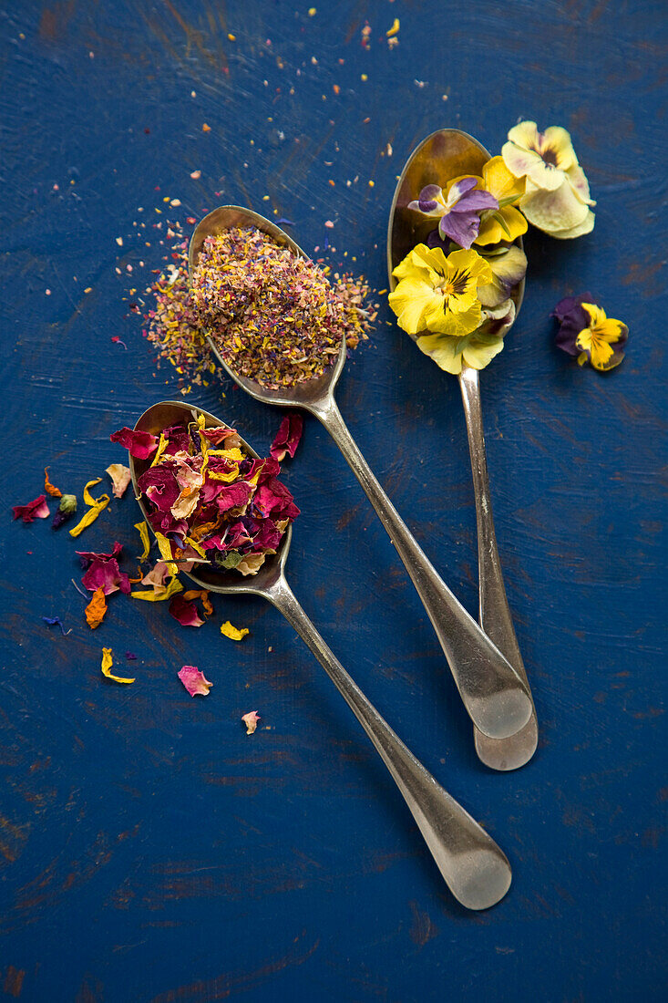 Spoons with edible flowers