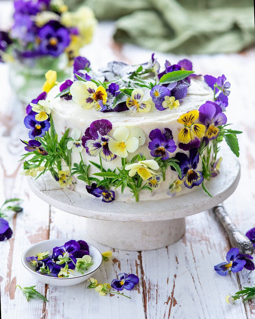Cake decorated with violas