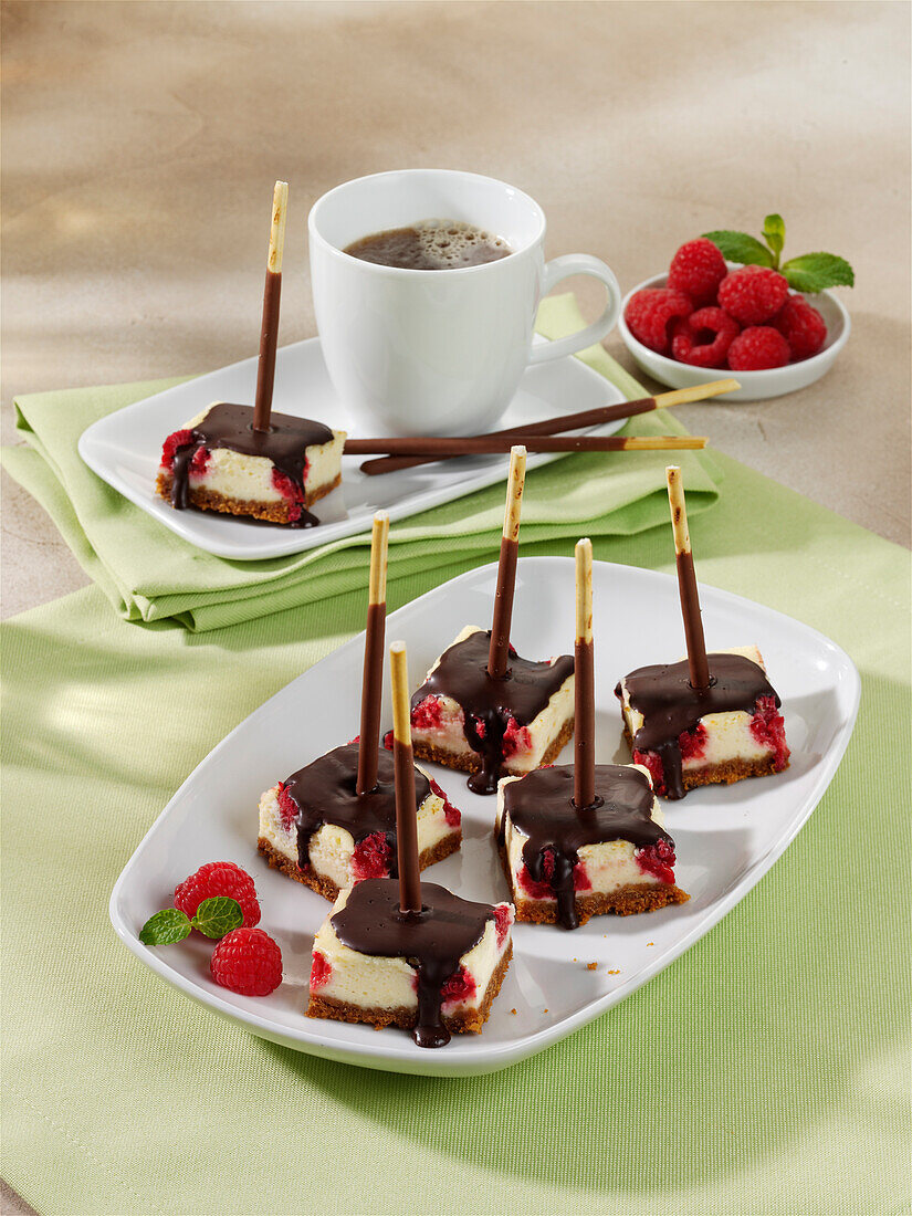 Cheesecake cubes with raspberries and chocolate