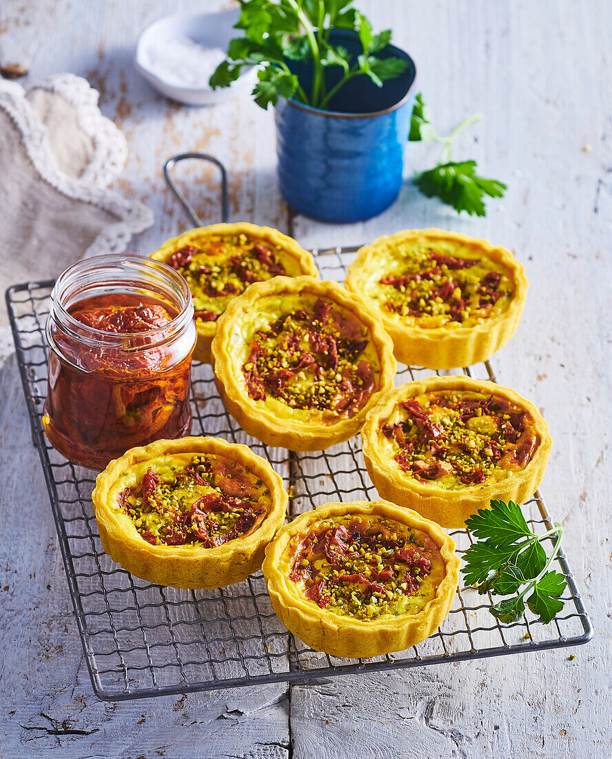 Mini quiches with sun-dried tomatoes