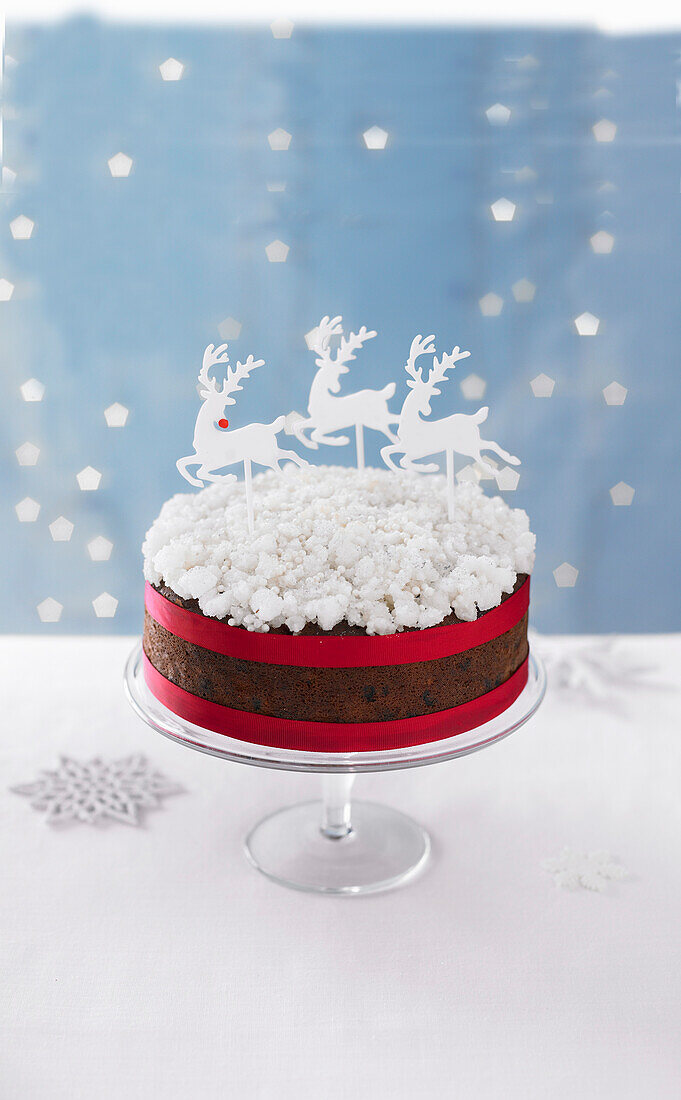 Simple snow sparkle cake