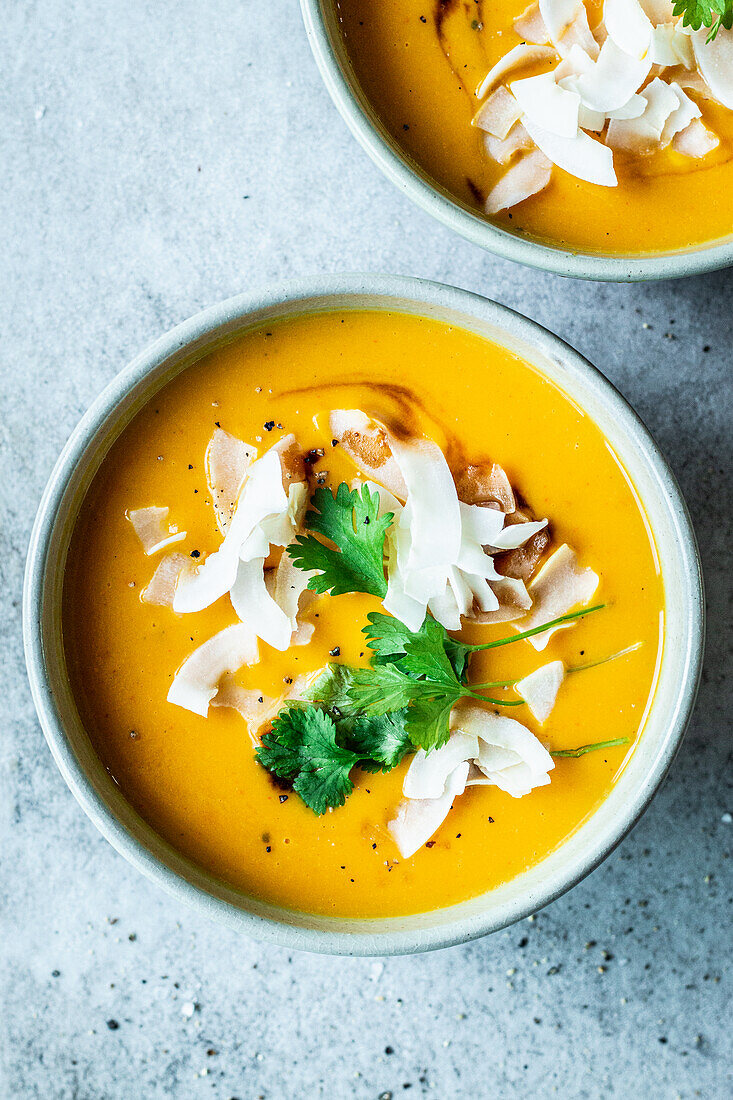 Kürbissuppe mit Kokosmilch und Harisssa