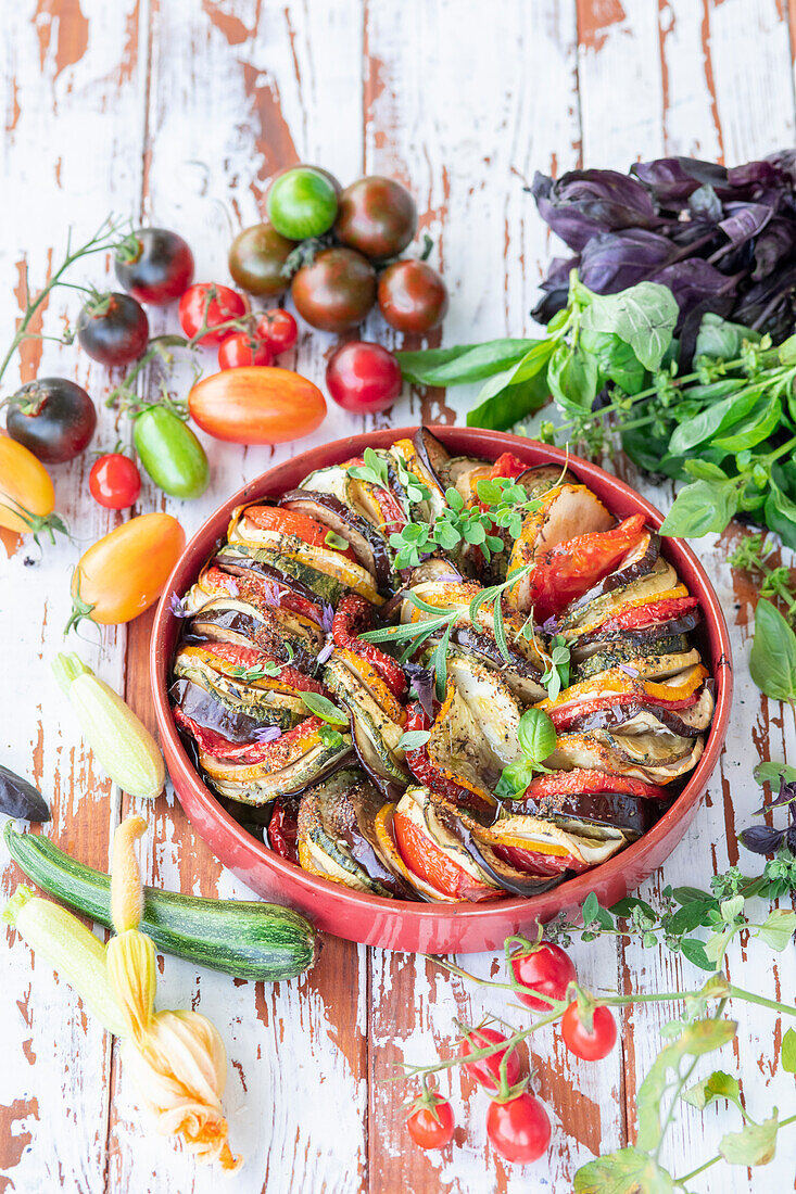 Gebratene Zucchini, Auberginen und Tomaten