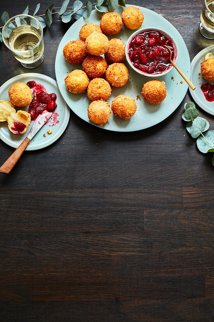 Croquettes with three cheeses and cranberry sauce