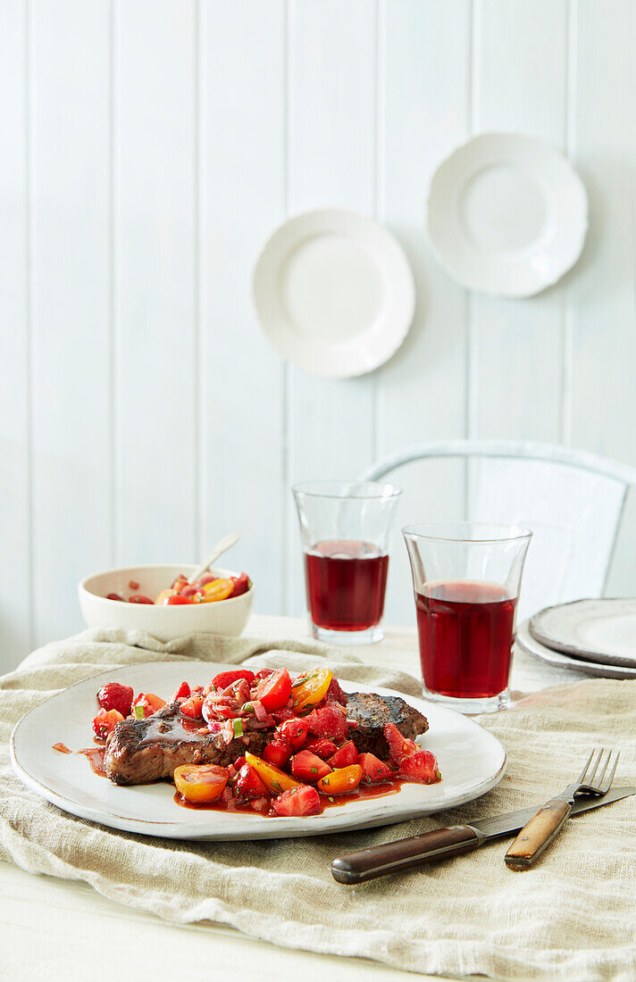 Steak mit Erdbeer-Tomaten-Salsa