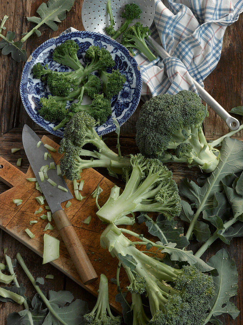 Broccoli and cut up broccoli florets