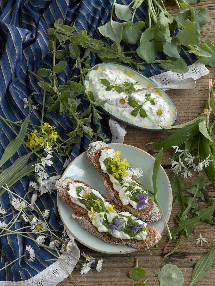 Bread with curd cheese and wild herbs