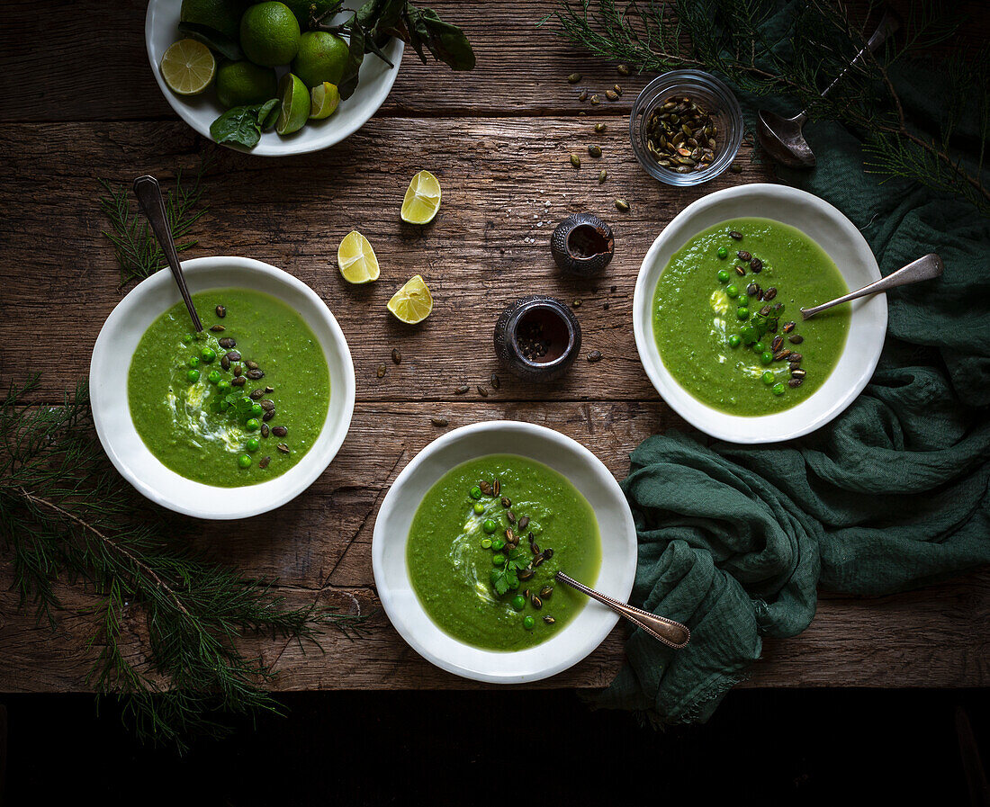 Erbsensuppe mit Limette