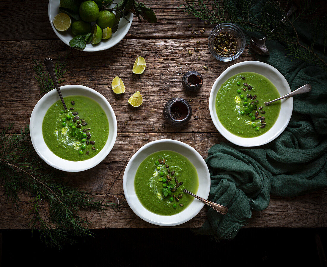 Pea soup with lime