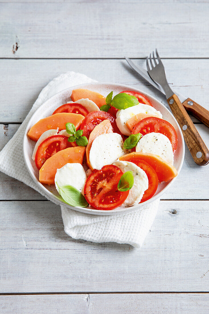 Papaya and tomato caprese salad