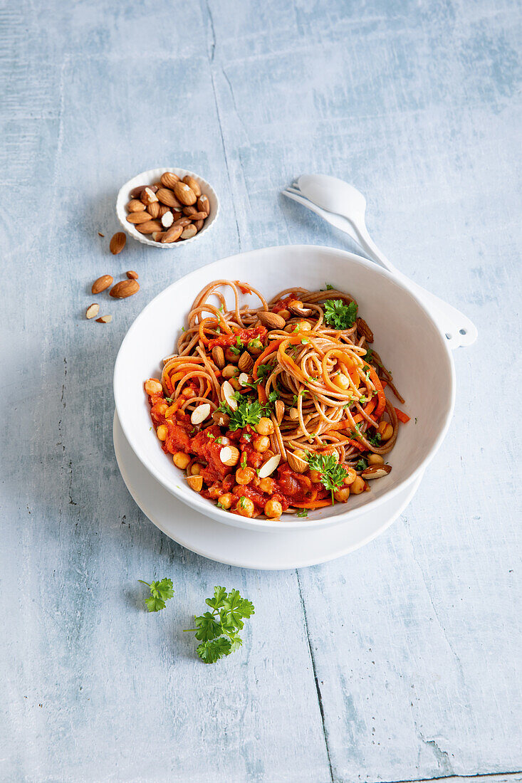 Möhren-Vollkornspaghetti mit Kichererbsensugo