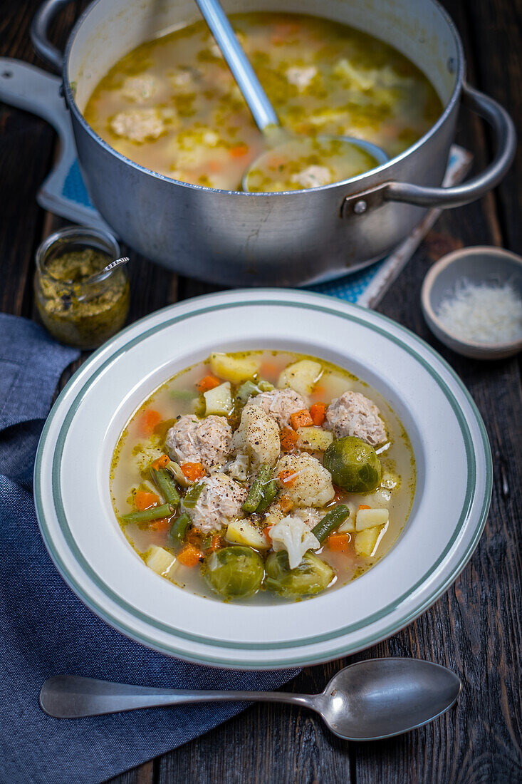 Minestrone with meatballs