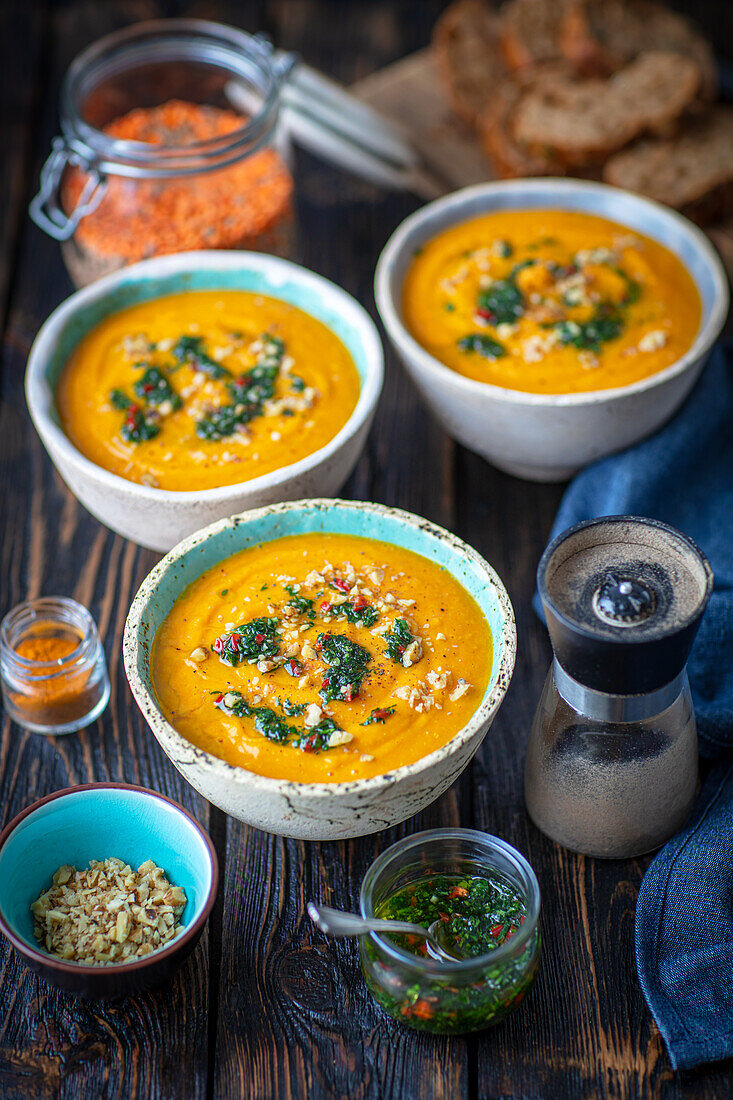 Cream of pumpkin and lentil soup with pesto