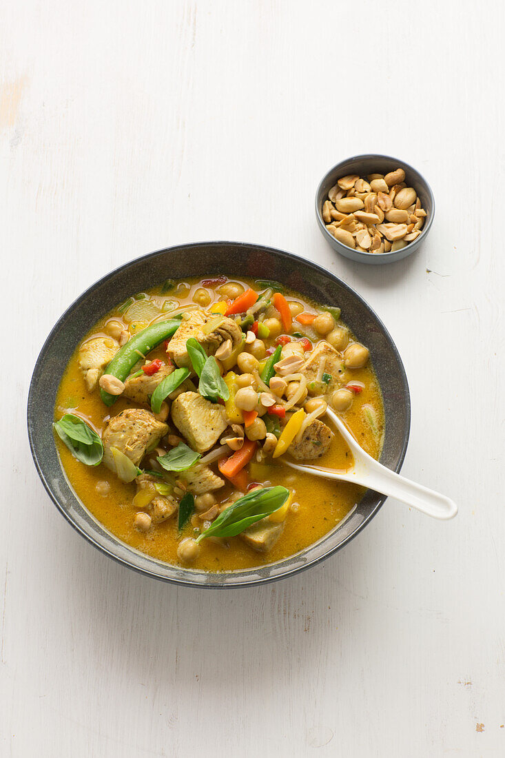Quick chicken curry with Asian vegetables
