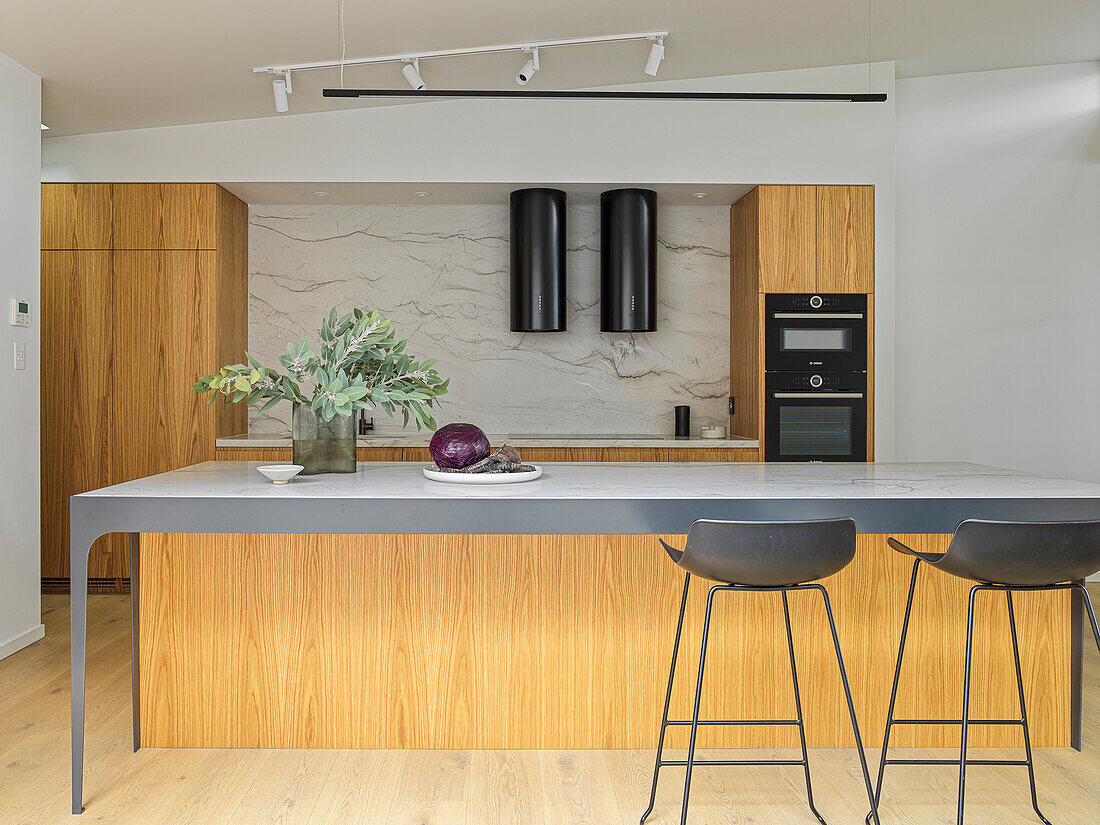 A contemporary kitchen with wooden fronts and a kitchen island