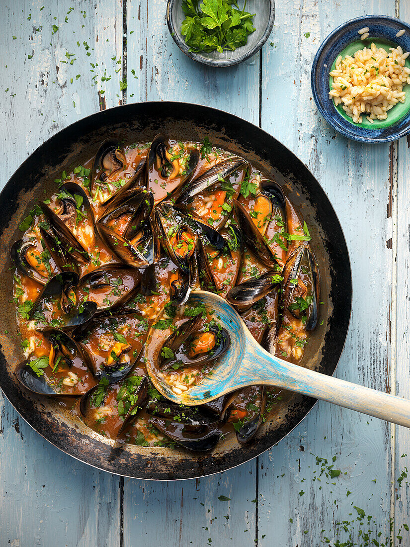 Mussels with rice