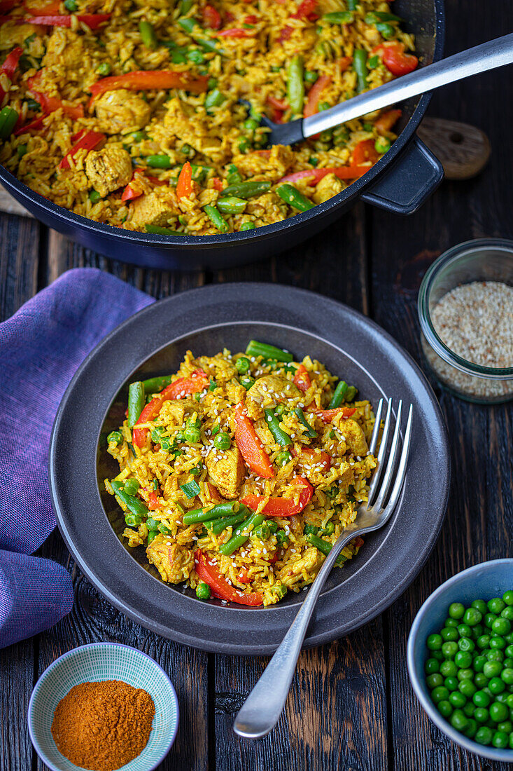 Fried curried rice with chicken and veggies