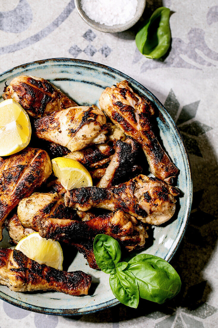Grilled chicken thighs with lemon slices