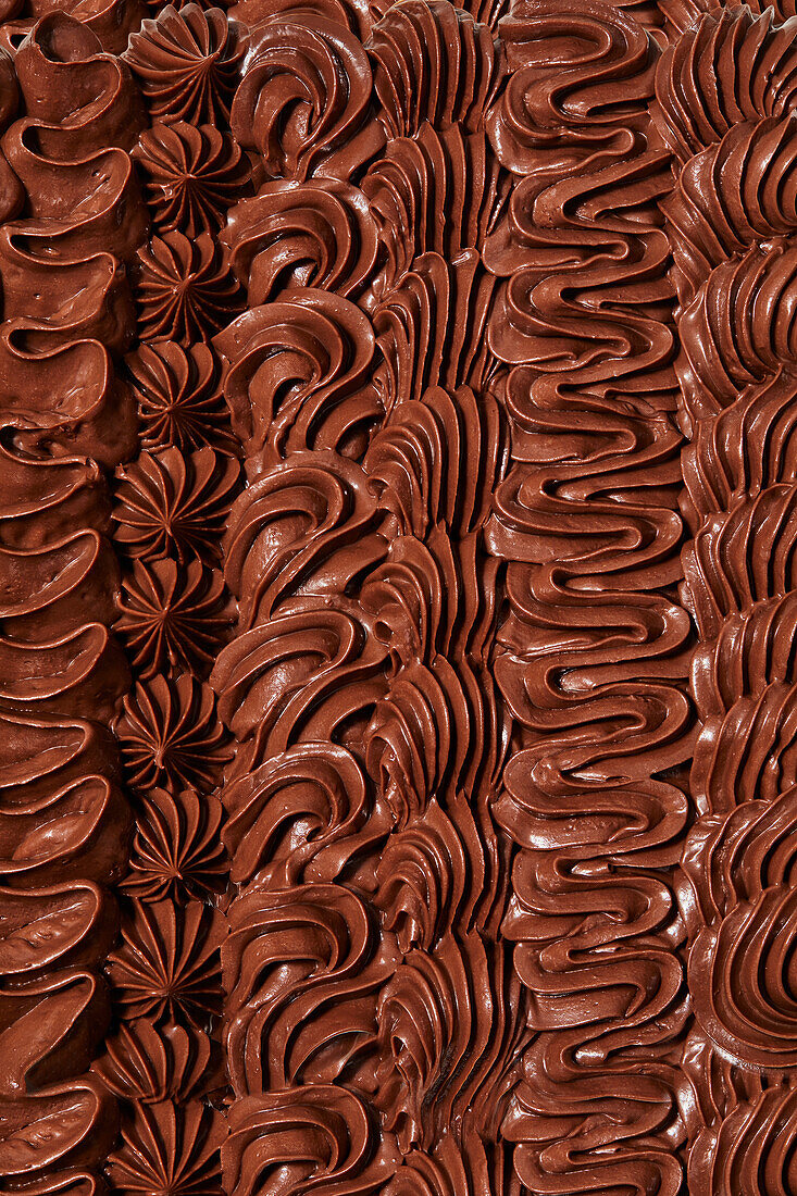 Chocolate ganache, drizzled (full screen)