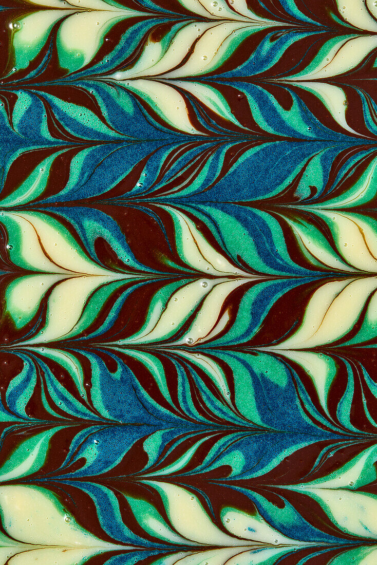 Marbled mirror icing (full image)