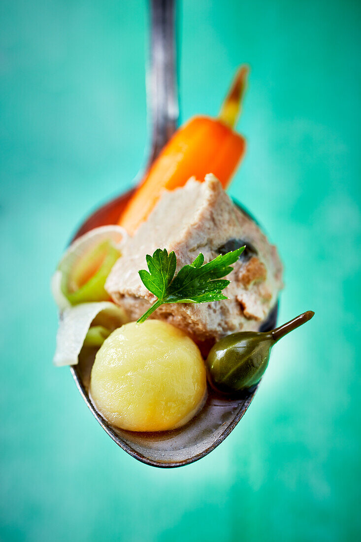 Root vegetable bowl with meat cubes (Close up)