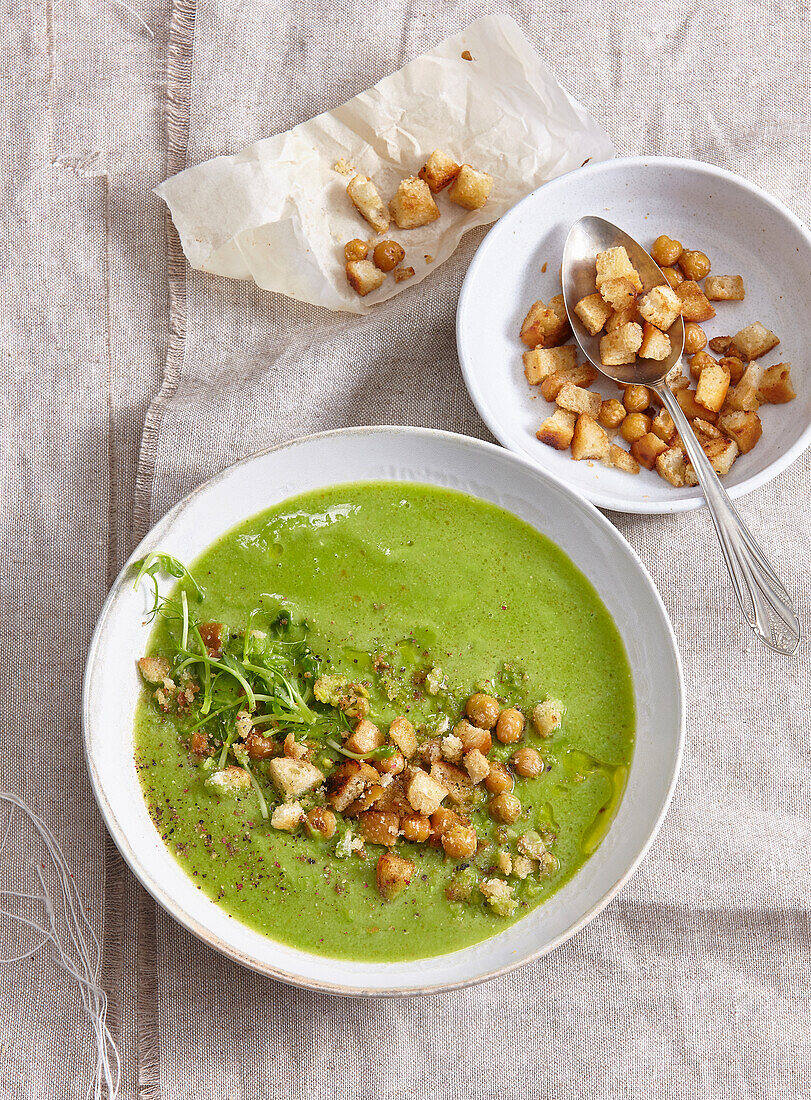 Pea soup with crunchy chickpeas